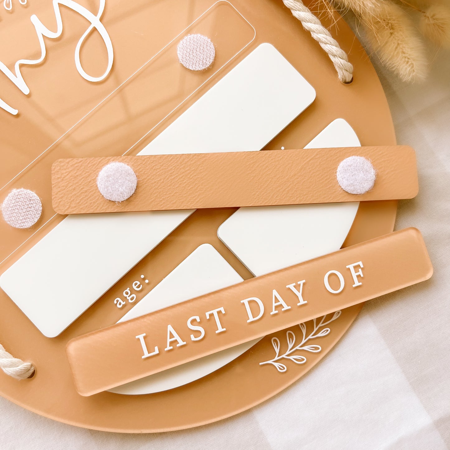 MEDIUM SCHOOL / DAYCARE FIRST & LAST DAY Milestone Board + FREE Whiteboard Marker | Multiple Colour + Pattern Options