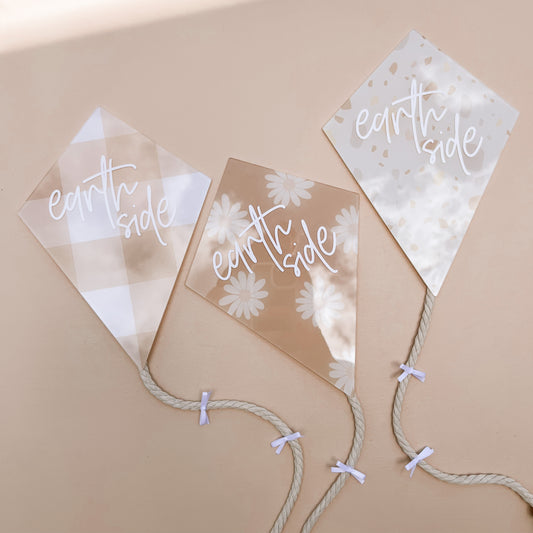 KITE Birth Announcement | Multiple Text, Colour + Pattern Options