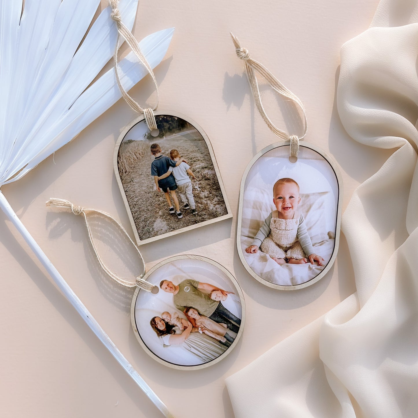 PHOTO ORNAMENT | Wooden Border